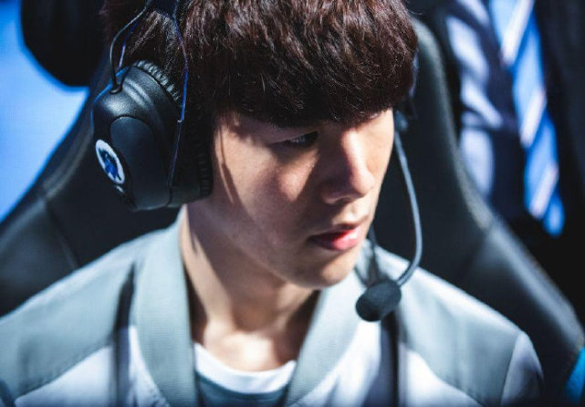 他高超的足 他高超的足