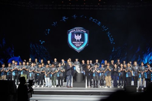 的球场上奔 的球场上奔